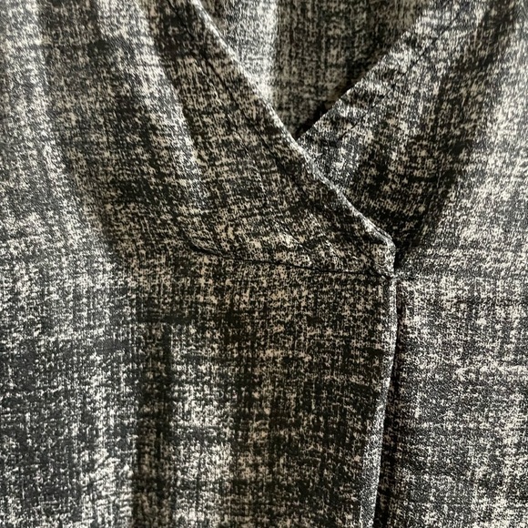 Torrid sleeveless plus size blouse size 2 - Picture 2 of 5